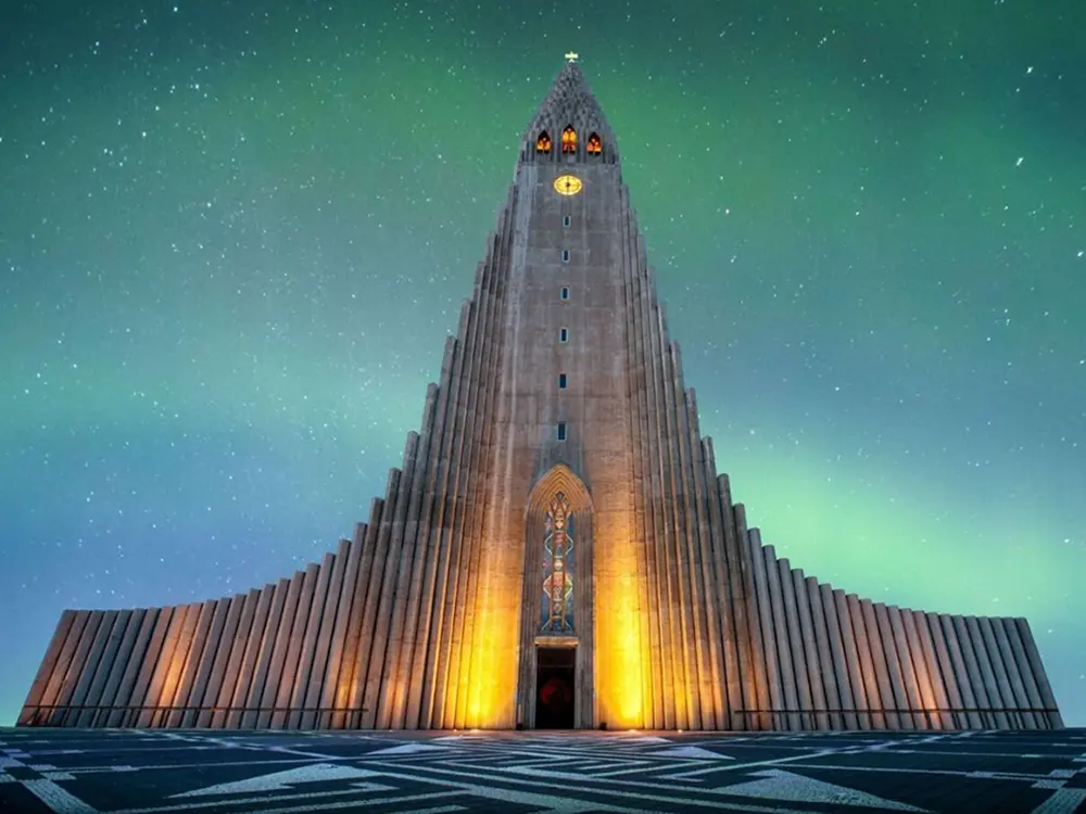 KEFLAVIK - REYKJAVÍK